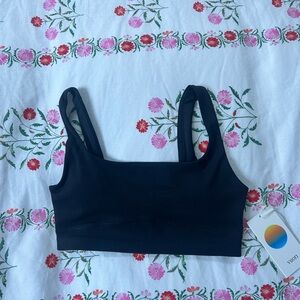Vuori XS sports bra - NWT